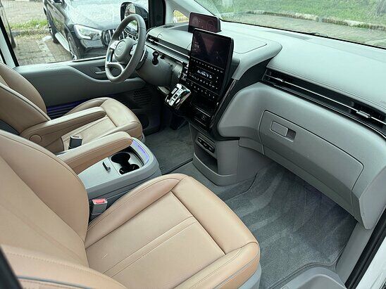 Hyundai Staria 2.2 VGT 4WD AT (177 л.с.) Premium