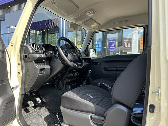 Suzuki Jimny 1.5 4WD MT (102 л.с.) GL