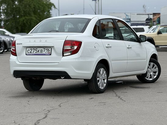 ВАЗ (LADA) Granta 1.6 MT (90 л.с.) Luxe