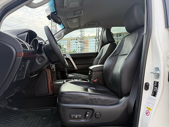 Toyota Land Cruiser Prado 4.0 AT (282 л.с.) Prestige