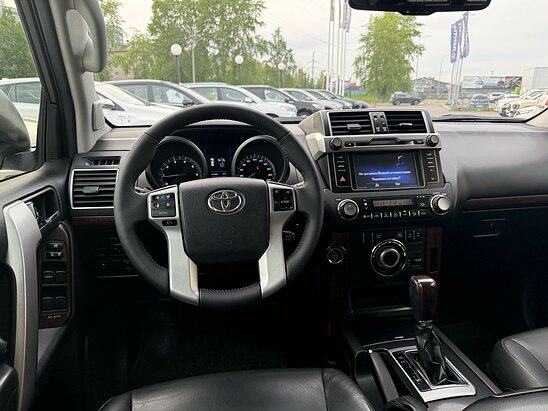 Toyota Land Cruiser Prado 4.0 AT (282 л.с.) Prestige