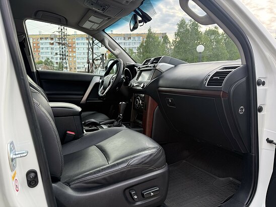 Toyota Land Cruiser Prado 4.0 AT (282 л.с.) Prestige