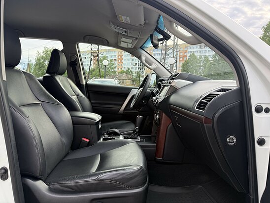 Toyota Land Cruiser Prado 4.0 AT (282 л.с.) Prestige