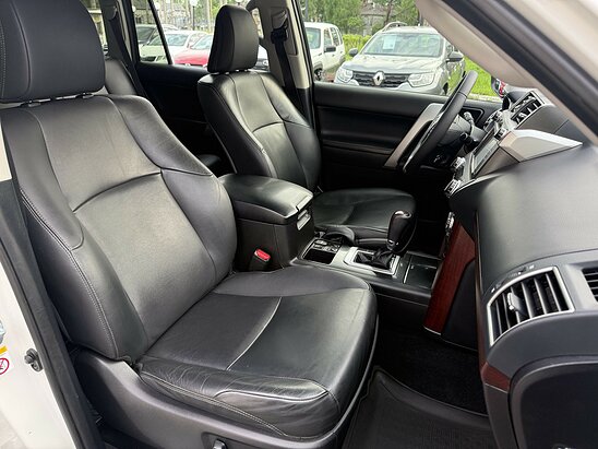 Toyota Land Cruiser Prado 4.0 AT (282 л.с.) Prestige