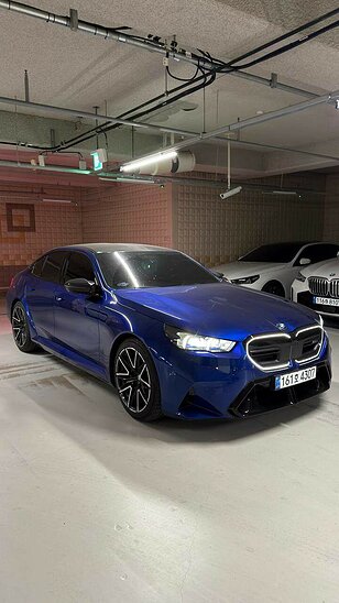 BMW M5 4.4hyb xDrive AT (727 л.с.) M5
