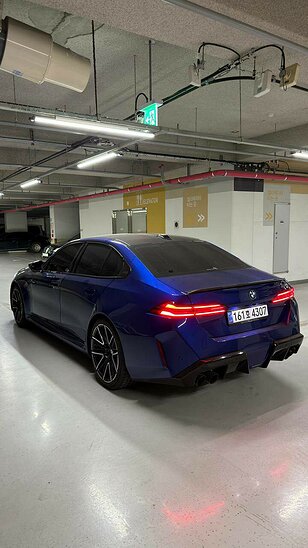 BMW M5 4.4hyb xDrive AT (727 л.с.) M5