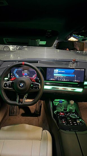 BMW M5 4.4hyb xDrive AT (727 л.с.) M5