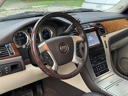 Cadillac Escalade 6.2 V8 4WD AT (403 л.с.) Top