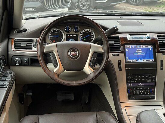 Cadillac Escalade 6.2 V8 4WD AT (403 л.с.) Top