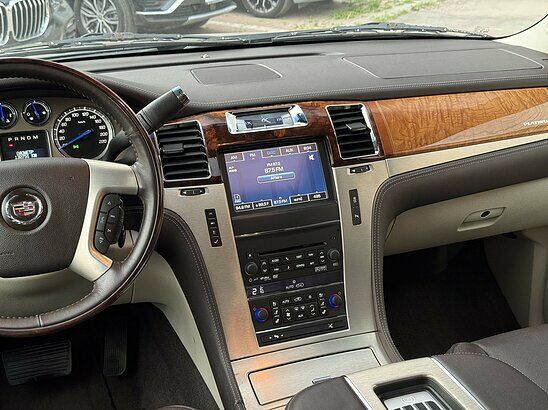 Cadillac Escalade 6.2 V8 4WD AT (403 л.с.) Top