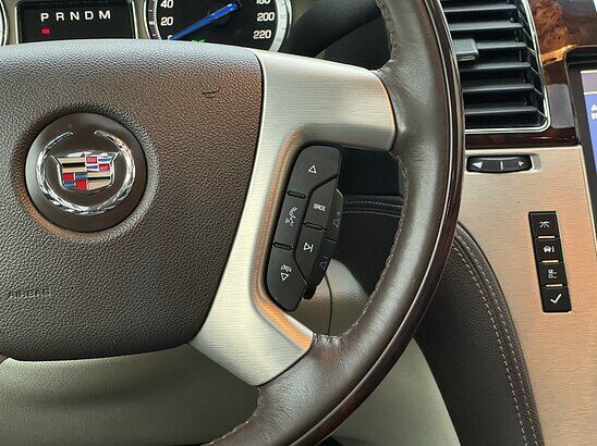 Cadillac Escalade 6.2 V8 4WD AT (403 л.с.) Top