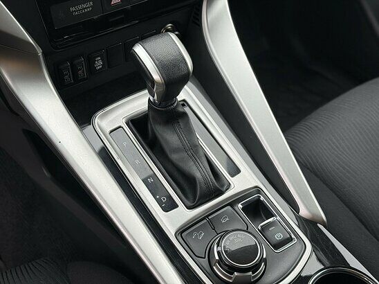 Mitsubishi Pajero Sport 2.4 DI-D 4WD AT (181 л.с.) Intense
