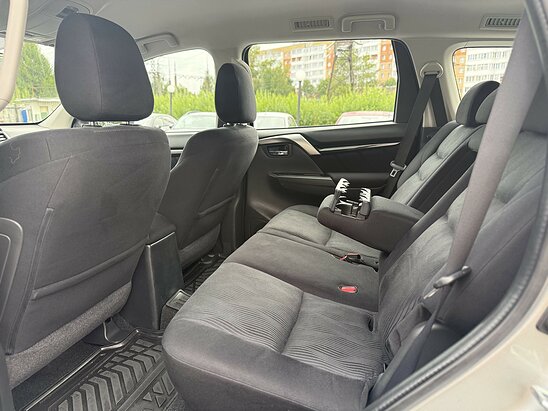 Mitsubishi Pajero Sport 2.4 DI-D 4WD AT (181 л.с.) Intense
