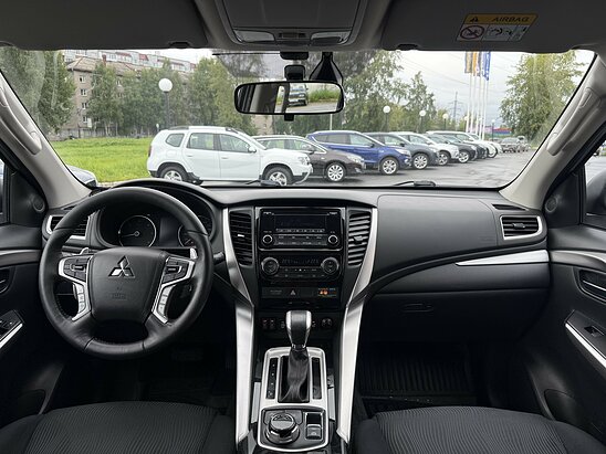 Mitsubishi Pajero Sport 2.4 DI-D 4WD AT (181 л.с.) Intense