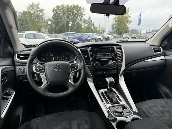 Mitsubishi Pajero Sport 2.4 DI-D 4WD AT (181 л.с.) Intense