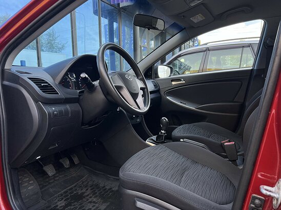 Hyundai Solaris 1.4 MT (107 л.с.) Active
