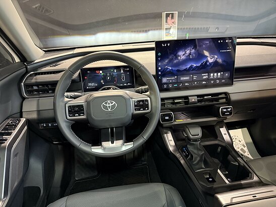 Toyota RAV4 2.0 4WD CVT (171 л.с.) Luxury