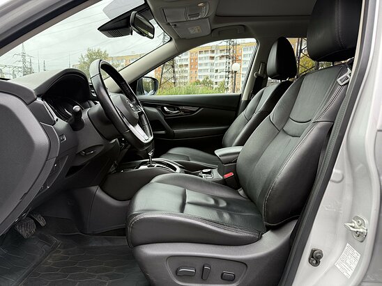Nissan X-Trail 2.5 4WD CVT (171 л.с.) LE Top