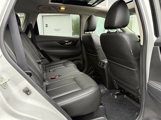 Nissan X-Trail 2.5 4WD CVT (171 л.с.) LE Top