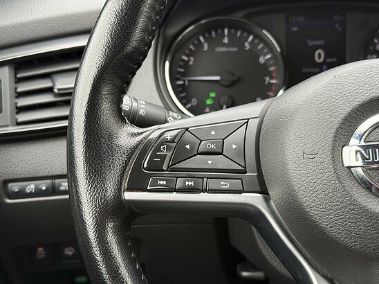 Nissan X-Trail 2.5 4WD CVT (171 л.с.) LE Top