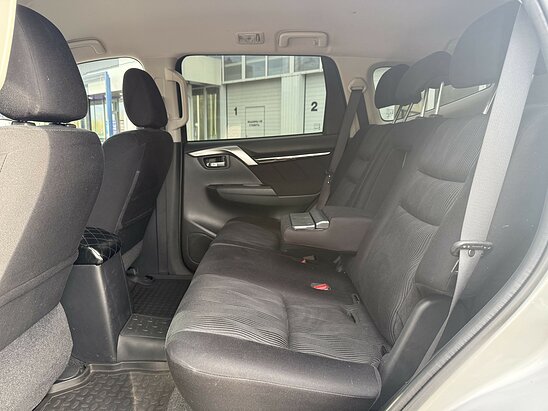Mitsubishi Pajero Sport 2.4 4WD MT (181 л.с.) Invite