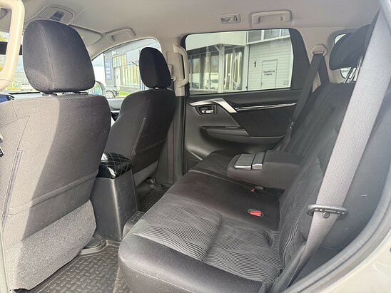 Mitsubishi Pajero Sport 2.4 4WD MT (181 л.с.) Invite