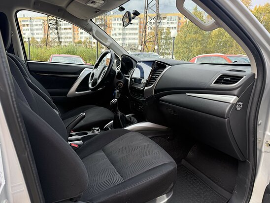 Mitsubishi Pajero Sport 2.4 4WD MT (181 л.с.) Invite