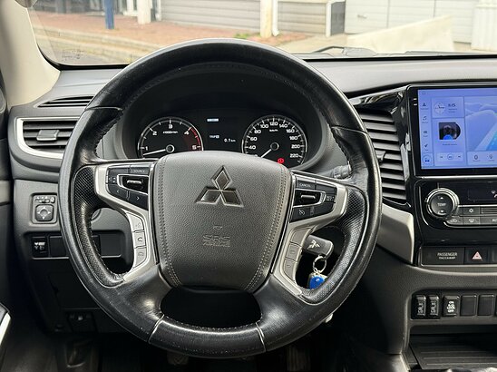 Mitsubishi Pajero Sport 2.4 4WD MT (181 л.с.) Invite